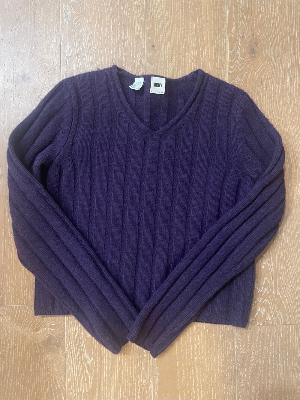 DKNY Women's Ribbed V-Neck Sweater in Deep Plum